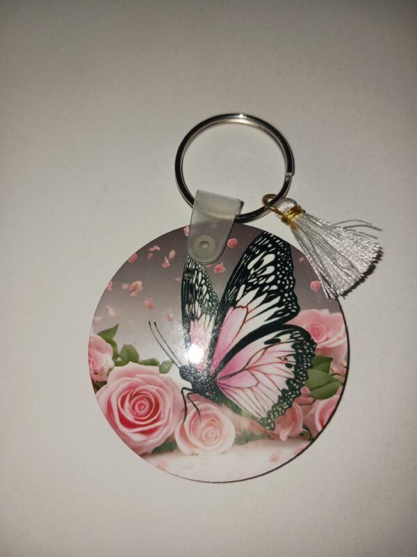 Butterfly With Roses Round Keychain